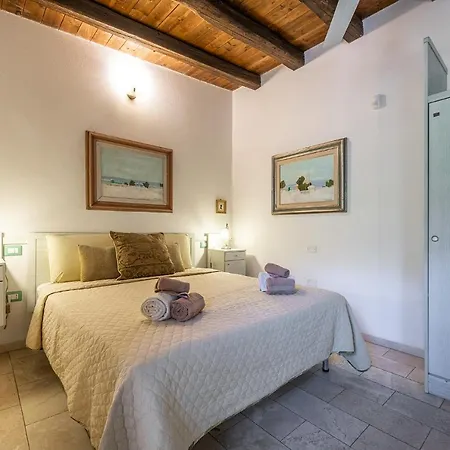 Guest House Villa Verde - Short Term Room Rentals Pensionat 4*