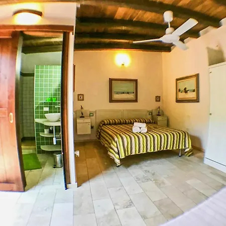 Guest House Villa Verde - Short Term Room Rentals Pensionat