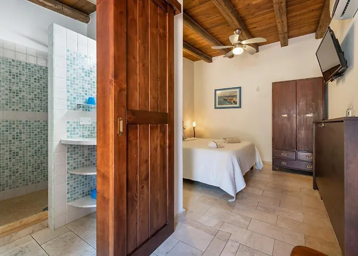 Guest house Guest House Villa Verde - Short Term Room Rentals 4*