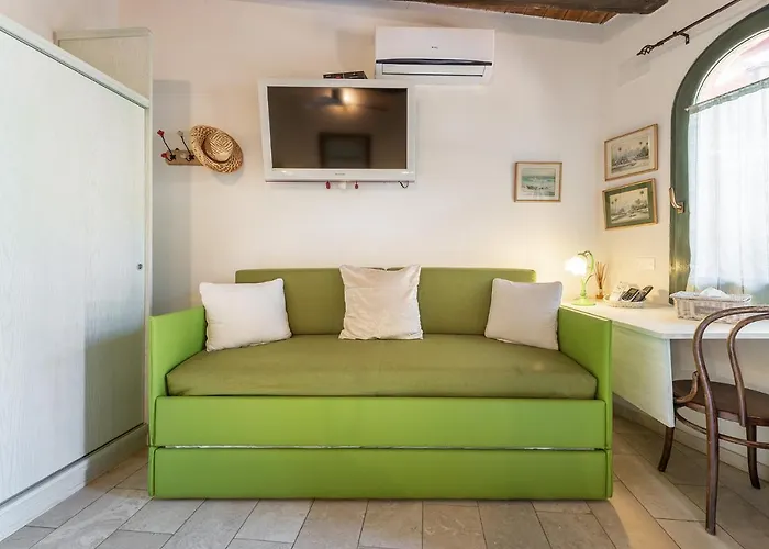 Guest house Guest House Villa Verde - Short Term Room Rentals 4*