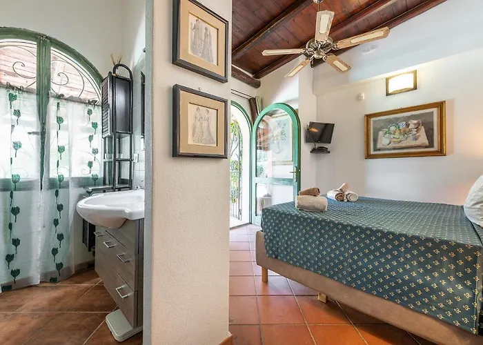 - Short Term Konukevi Torre delle Stelle